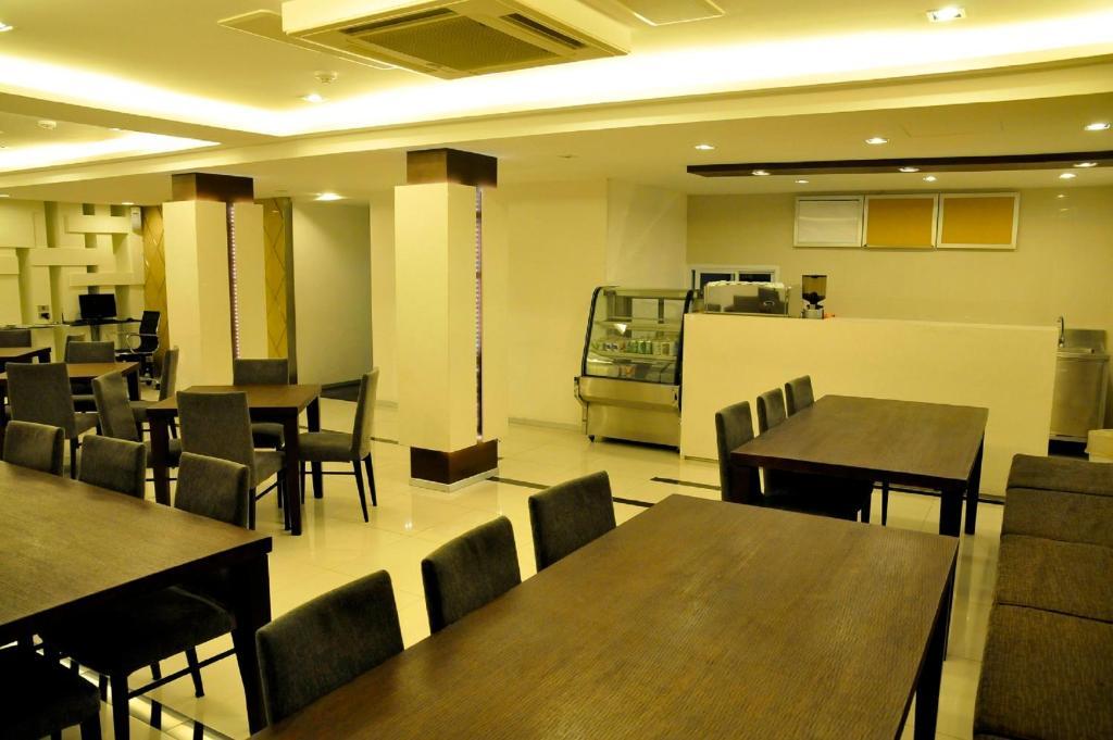 The Moonite Boutique Hotel Bangkok Exteriör bild