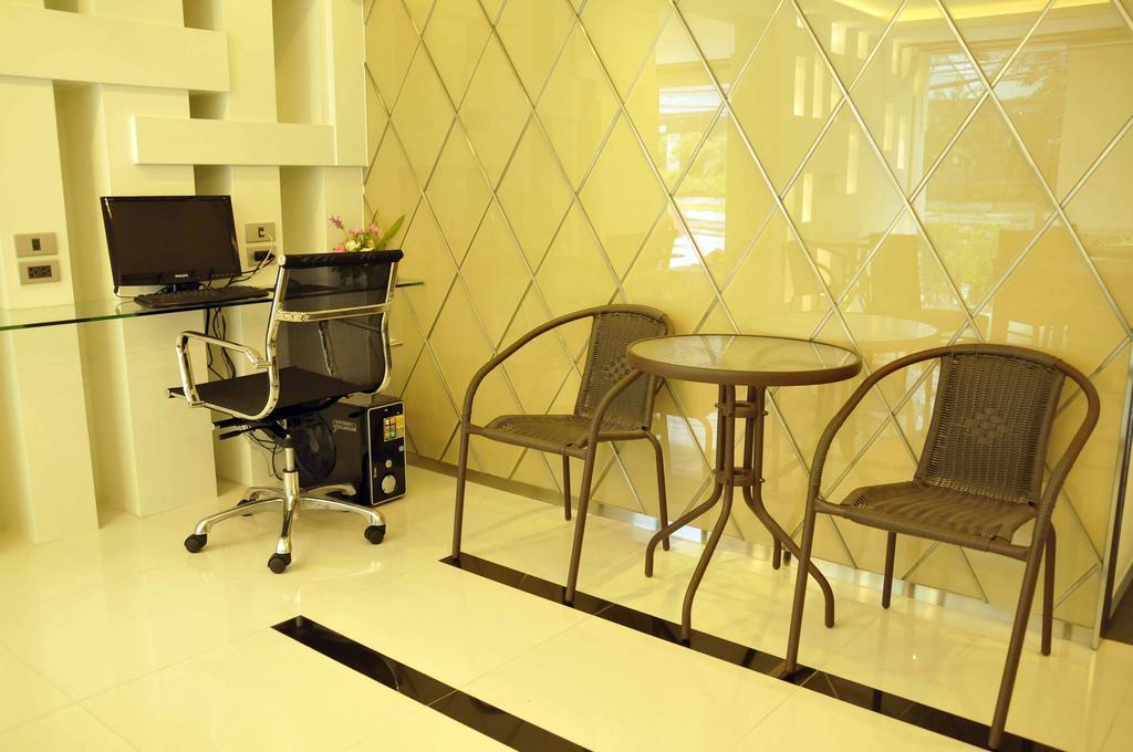 The Moonite Boutique Hotel Bangkok Exteriör bild