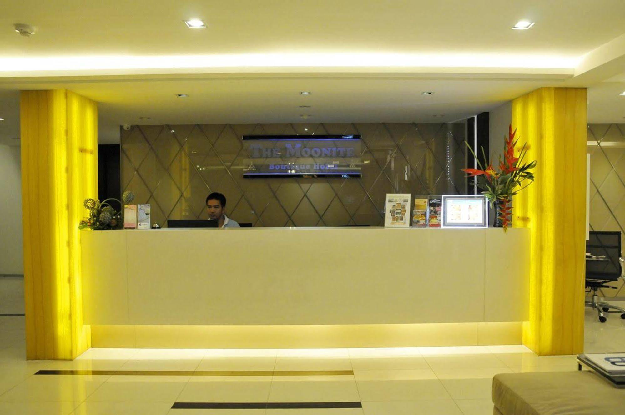 The Moonite Boutique Hotel Bangkok Exteriör bild