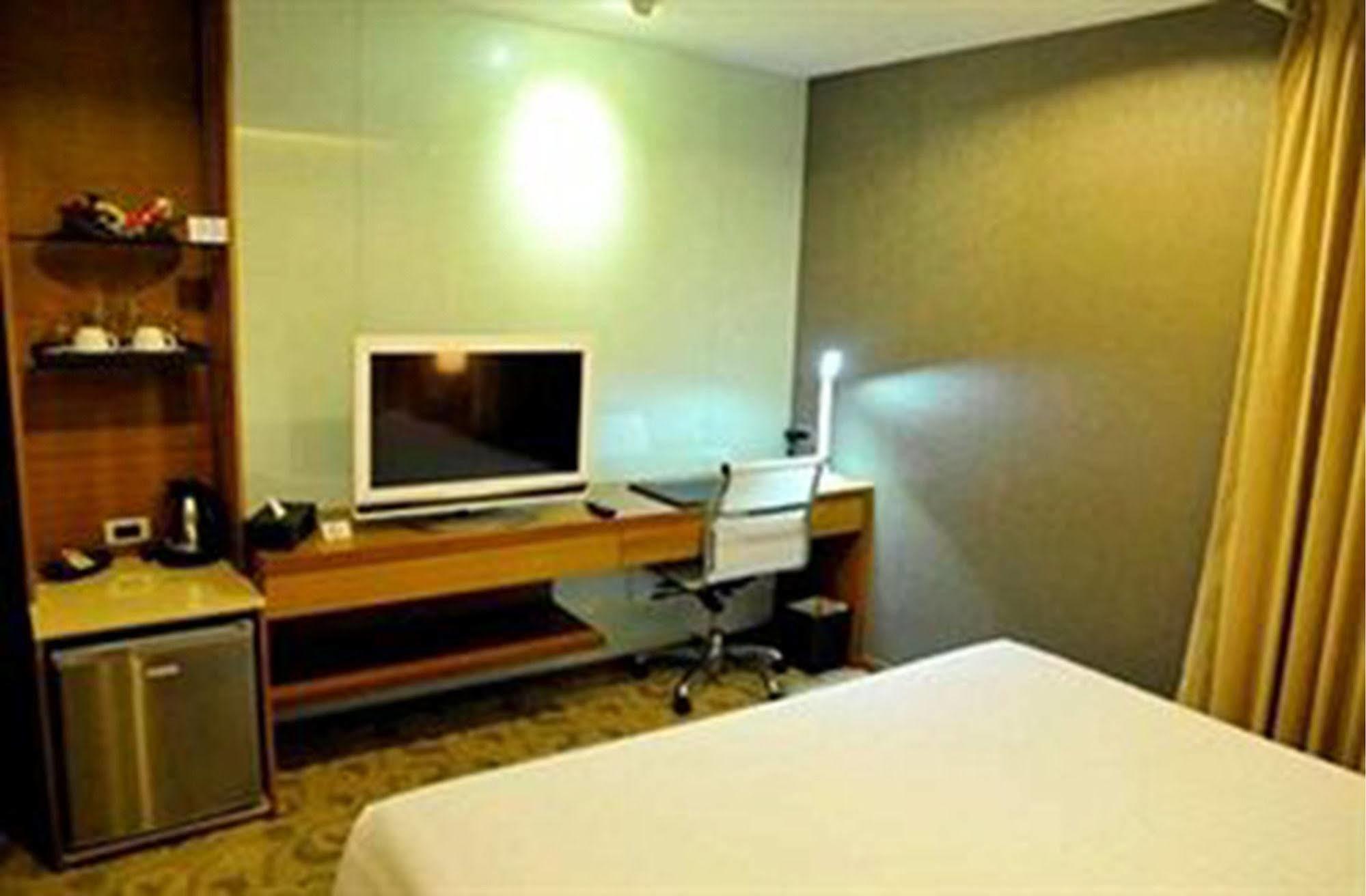 The Moonite Boutique Hotel Bangkok Exteriör bild