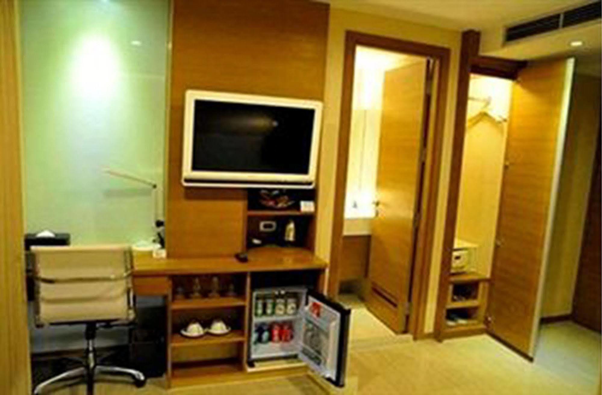The Moonite Boutique Hotel Bangkok Exteriör bild
