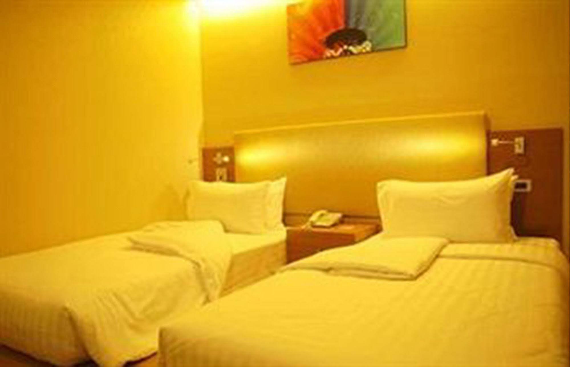 The Moonite Boutique Hotel Bangkok Exteriör bild