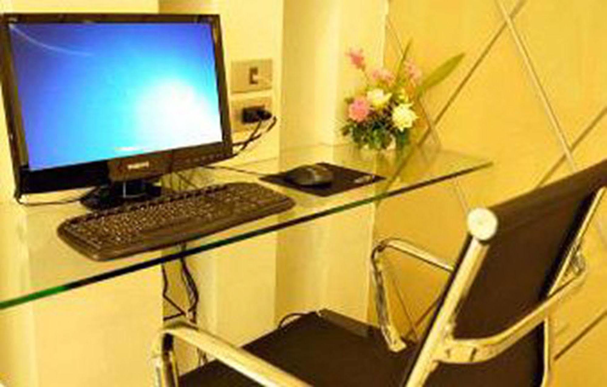 The Moonite Boutique Hotel Bangkok Exteriör bild