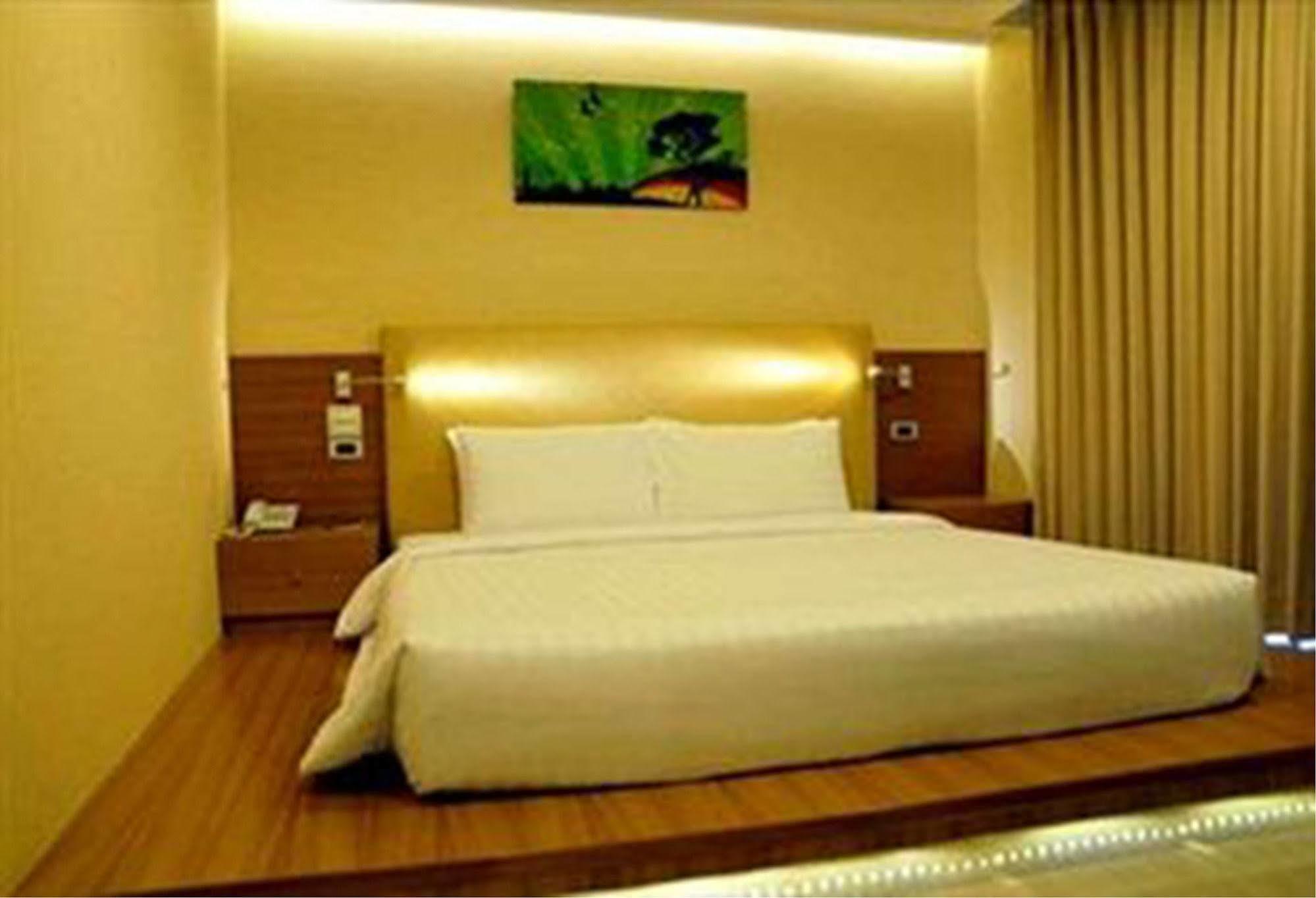 The Moonite Boutique Hotel Bangkok Exteriör bild